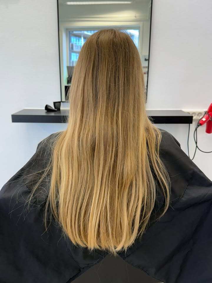 KARMA Frisør & Skønhedsklinik skaber lyserød rosegold forvandling