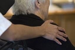 SOSU-forløb hjælper ledige i job og styrker omsorgssektoren
