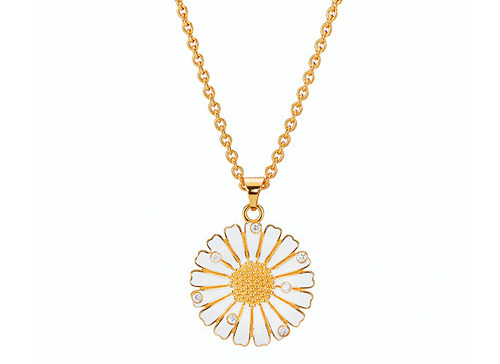 Smykkedesigner Helga Winther redder arvestykker: Reparerer Marguerit smykker til næsten ny stand