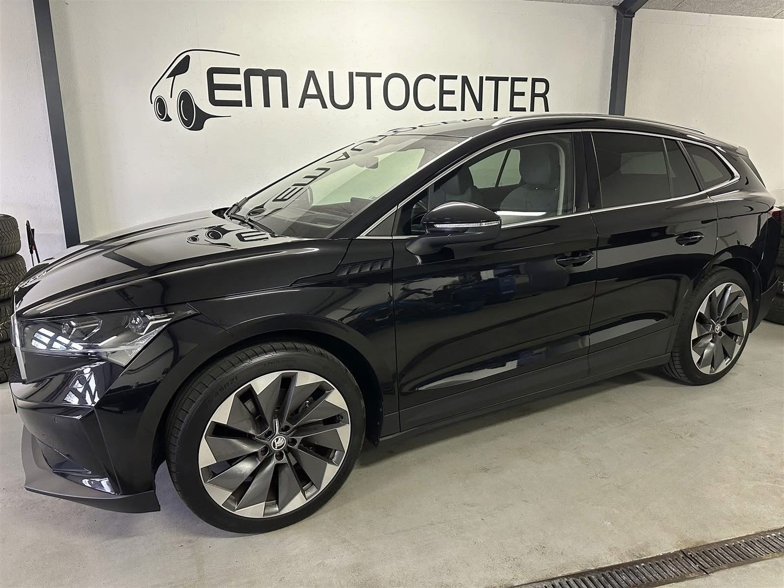 EM AUTOCENTER ApS tilbyder gode handler på elektriske biler som Skoda Enyaq iV
