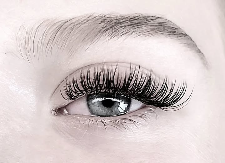 Bangs Beauty præsenterer Hollywood Lashes for et fyldigere look uden kompromis