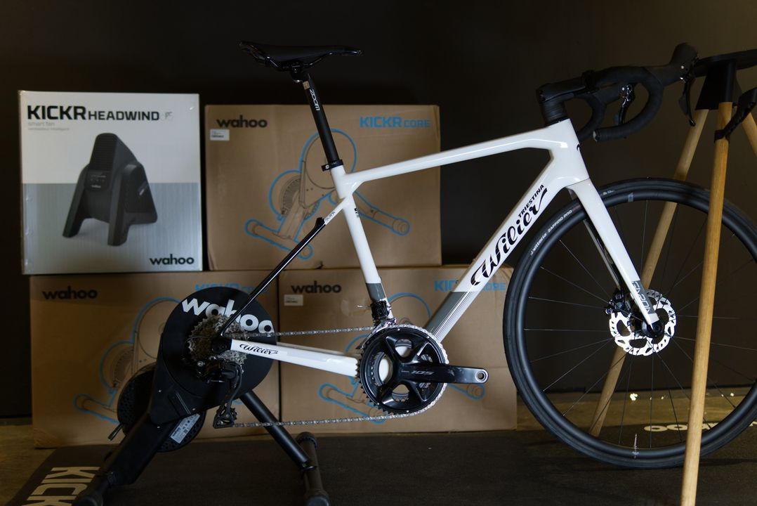 Bings BikeStore ApS opfordrer til hometrainer-tid med Wahoo KICKR Core