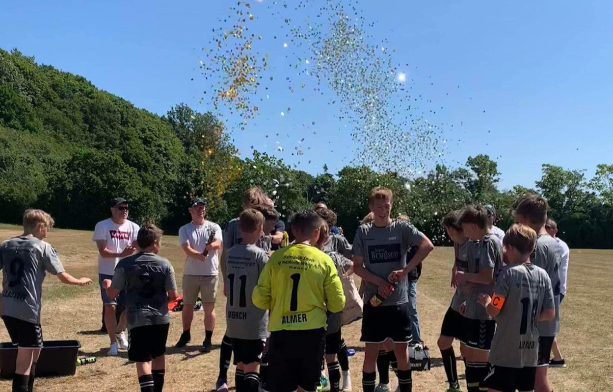 Kæmpe oprykningsfest for SMIFF-drengene: “Jeg er så stolt af holdet”