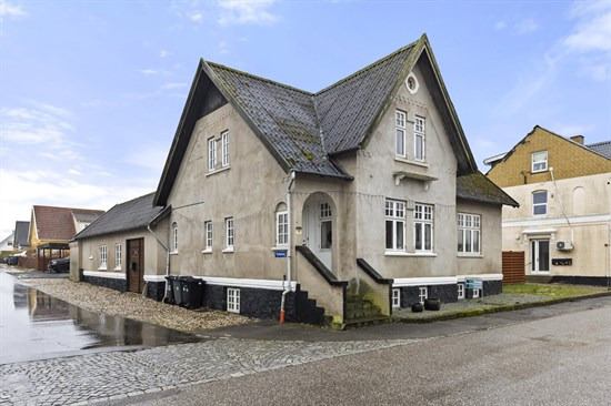 Vedde Byvej 19 og 1 anden boliger er kommet til salg denne uge i Stenlille - se boligerne her.