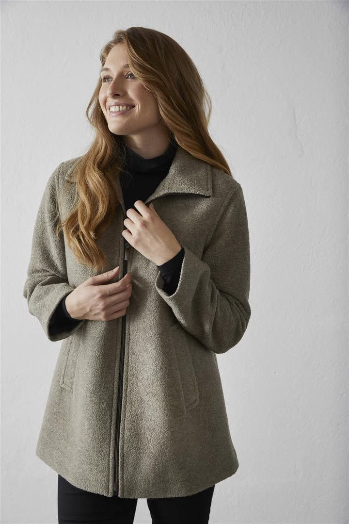 Rosengreen tilbyder smart varm uldjakke fra Etage til halv pris