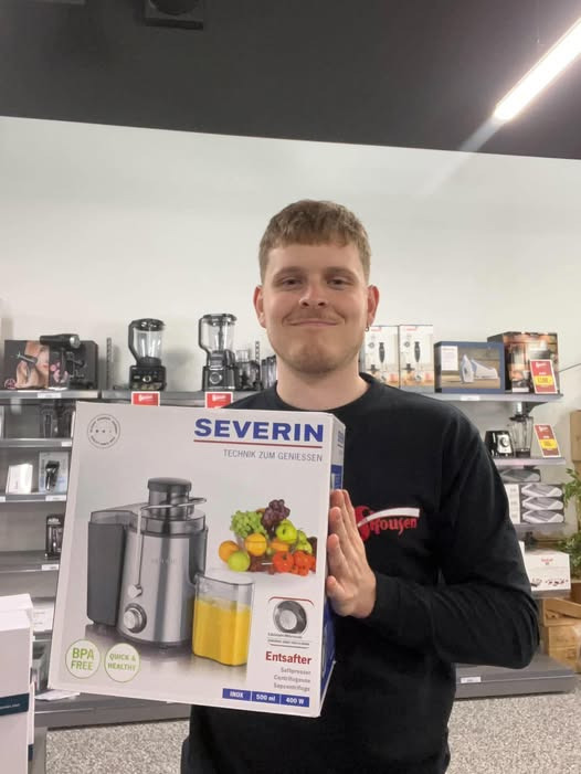 Skousen Hobro udlodder en Severin juicer i konkurrence