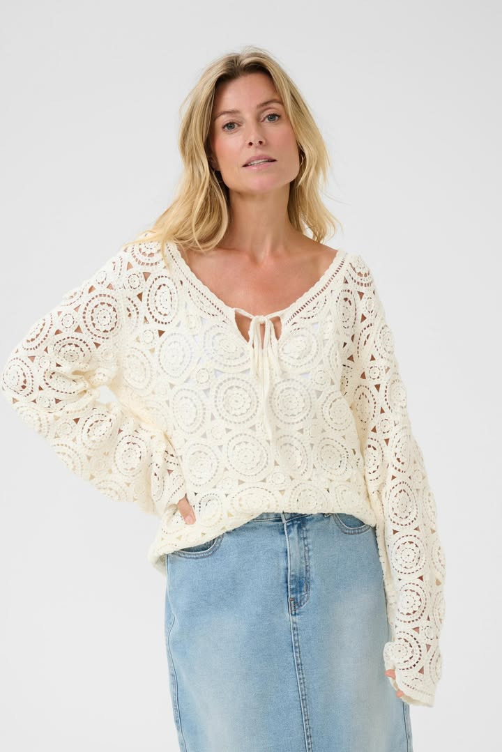 Rosengreen tilbyder smart strikbluse fra Cream til særpris