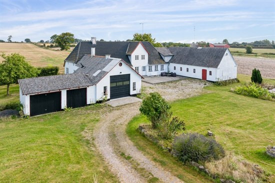 Pris sat ned med 100.000 kr. på Kalkvej 21