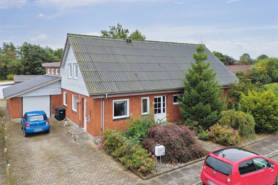 Top 6 over dyreste boliger til salg i Engesvang. Priser op til 4.875.000 kr