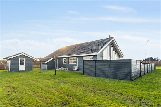 Stikkelsbærvej 19 og 2 andre boliger er kommet til salg denne uge i Tarm - se boligerne her.