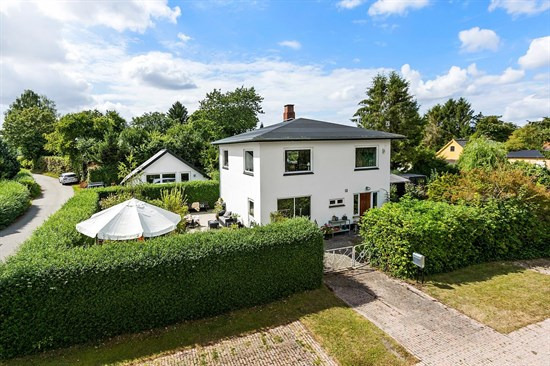 Kærvej 23 og 1 anden boliger er kommet til salg denne uge i Hårlev - se boligerne her.