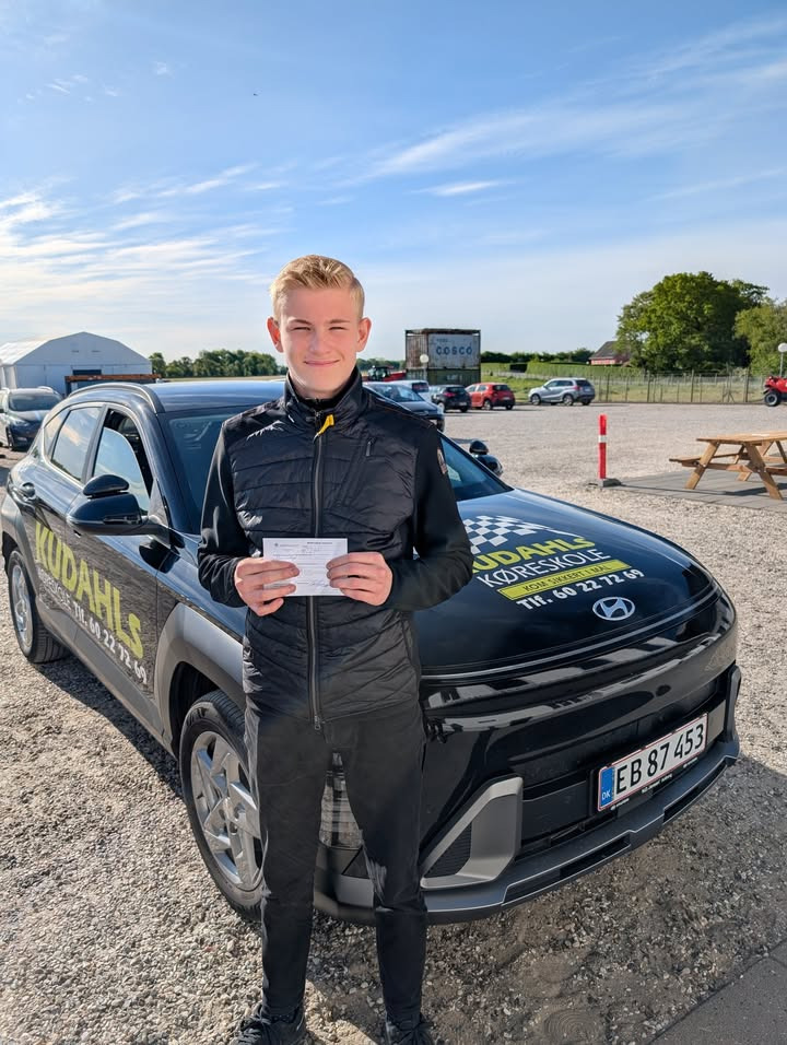 Kudahls Køreskole ønsker tillykke til Bjørn Pindstrup med kørekortet