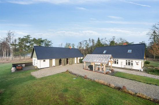 Luksusbolig netop kommet til salg i Ørsted: Se hvad du skal smide for Ørsteds dyreste adresser her