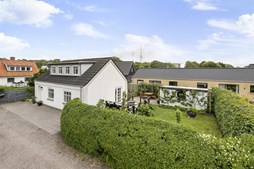Til salg hos Nybolig Brønderslev & Vrå: Charmerende villa med moderne indretning