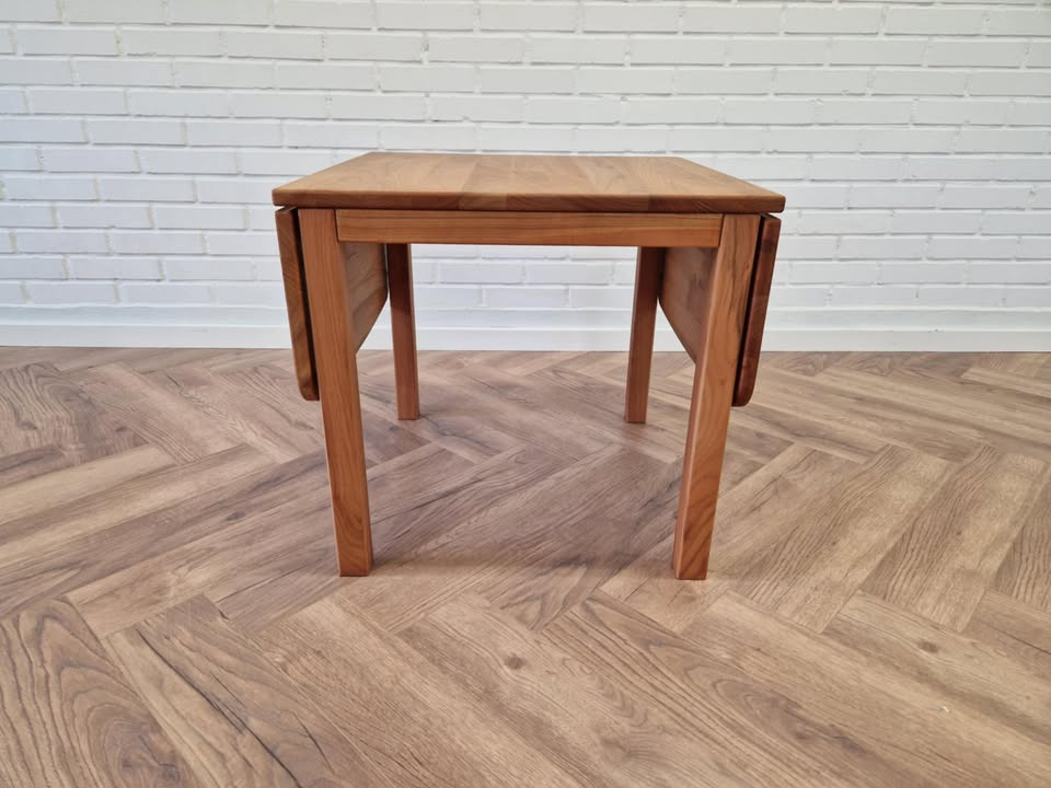 Hovelind Møbler: Spar 2400 kr. på restparti af Haslev sofabord i kirsebærtræ