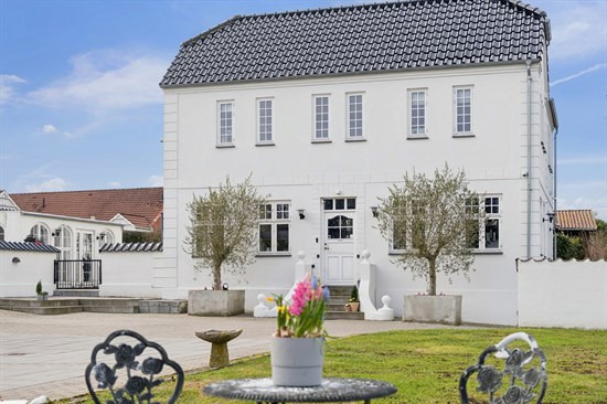 Luksusbolig netop kommet til salg i Vemmelev: Se hvad du skal smide for Vemmelevs dyreste adresser her