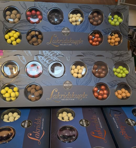 Meny Aabybro tilbyder gaveæske med lakridskugler til nedsat pris