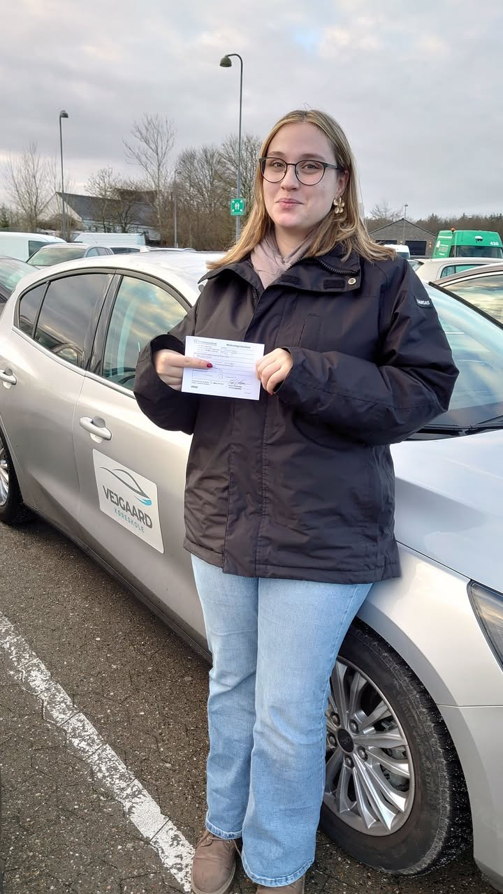 Freja bestod i første forsøg hos Vejgaard Køreskole v/Morten Rode