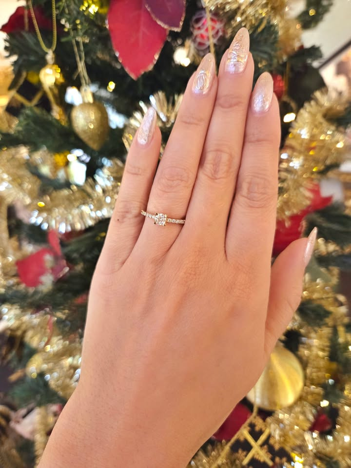 Smykkedesigner Helga Winther præsenterer årets julegaveidé: Solitair ring i 8kt guld