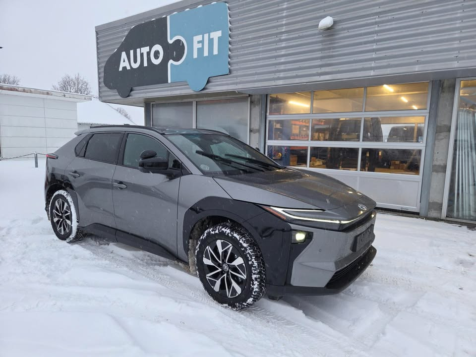 AutoFit A/S tilpasser den moderne elbil Toyota bZ4X med avanceret kørehjælpemiddel