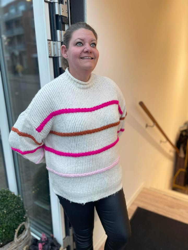 Only Curves tilbyder lækker strik med friske striber til kun 200 kr