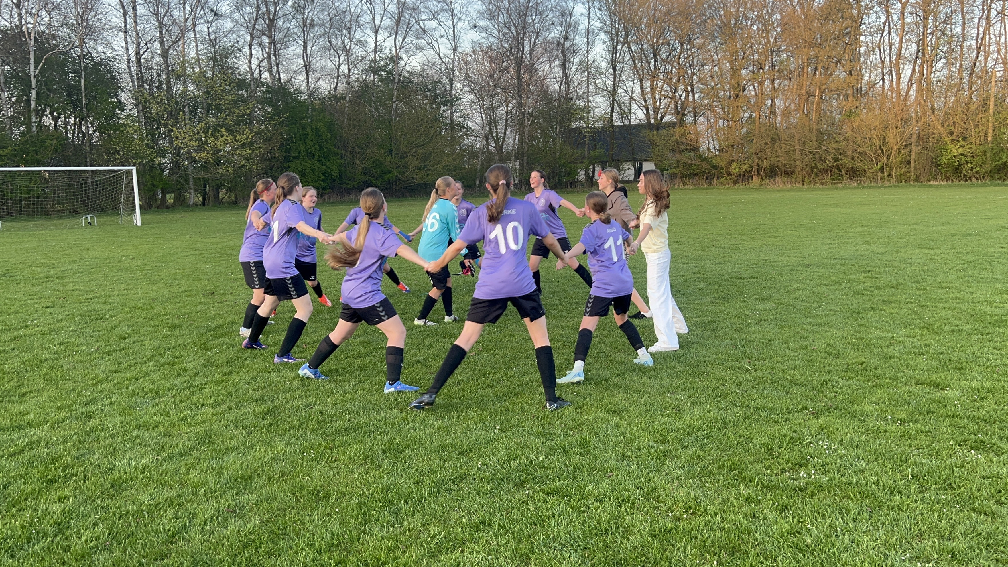 Faxe-Haslev Pigefodbold sprudler og sejrer på hjemmebane mod FC Falster