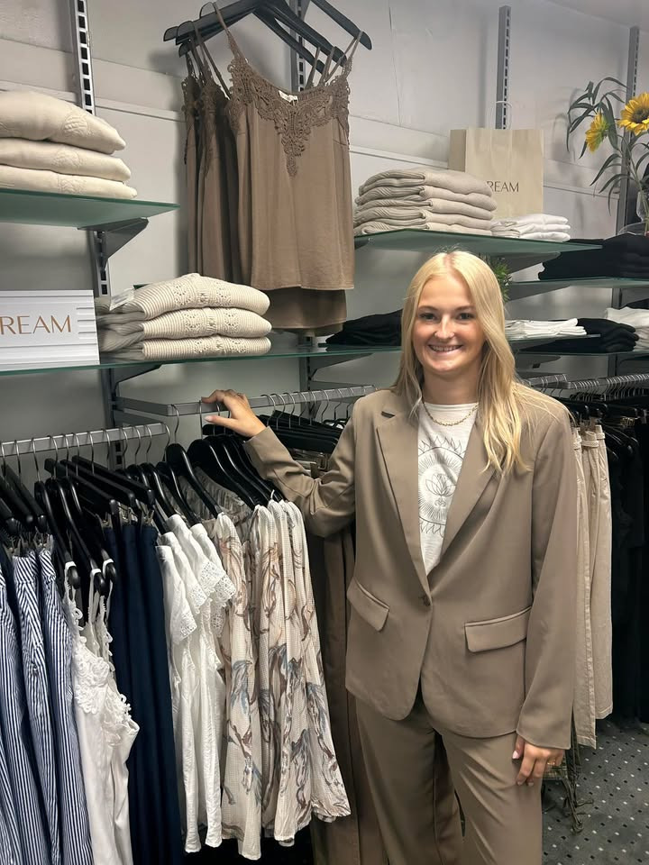 Rosengreen præsenterer Mille i efterårssæt fra Cream