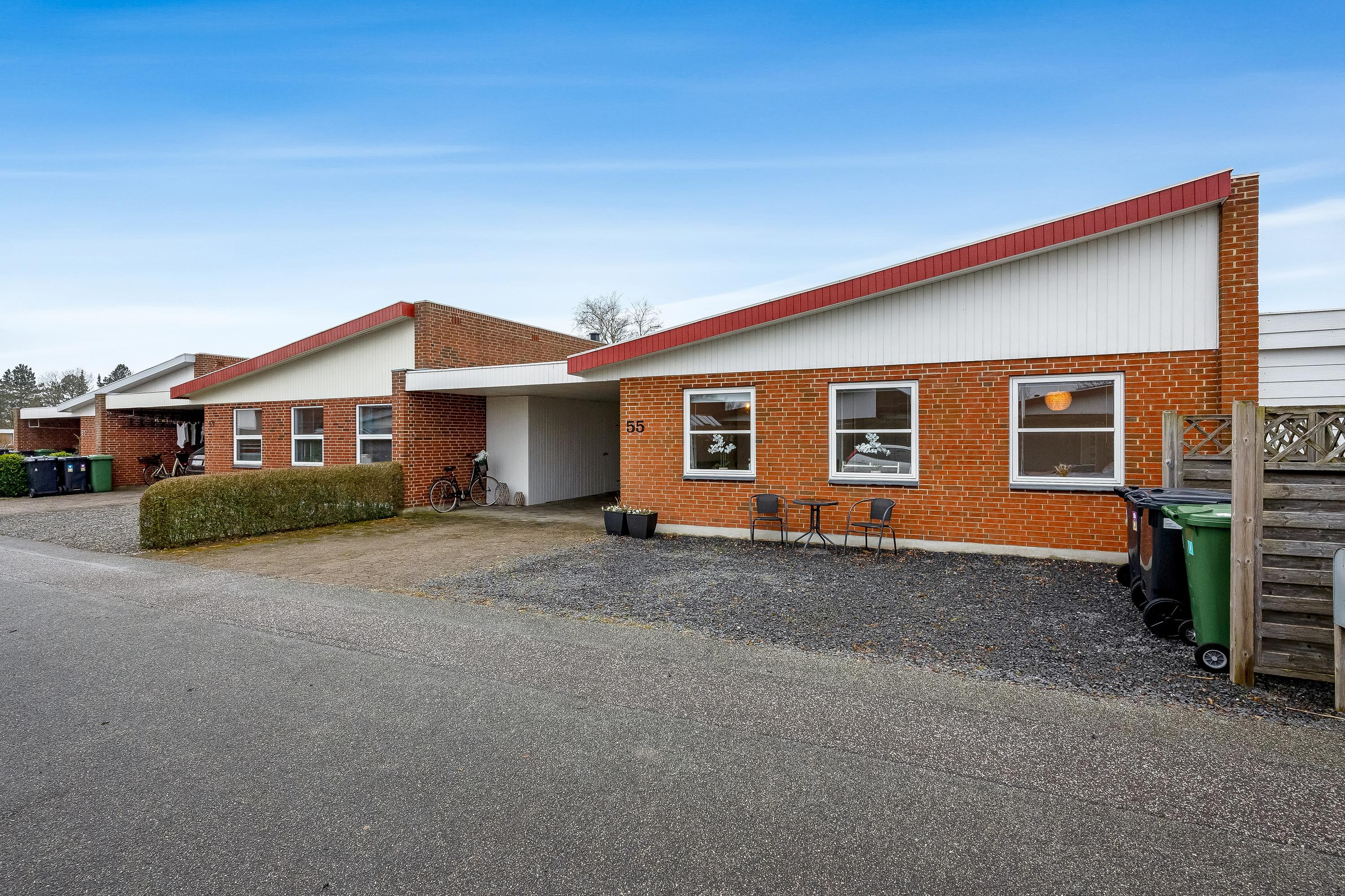 Til salg hos RealMæglerne Holstebro: Indbydende rækkehus beliggende i Ellebækområdet