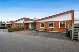 Til salg hos RealMæglerne Holstebro: Indbydende rækkehus beliggende i Ellebækområdet