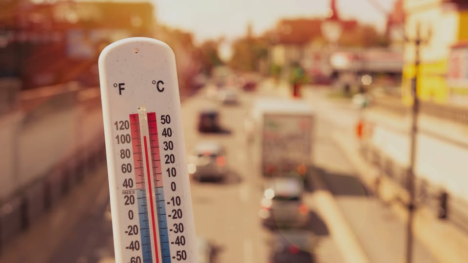 Sommertjek din bil: Råd fra Farvergårdens Autoservice Aalborg om dæktryk, batteri og bremser