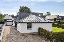 Eksklusiv villa ved Fuglsang Sø – Gennemført arkitektur og luksuriøse detaljer