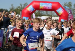 7.400 børn samles til Skole OL-finalen under FN’s internationale Dag for Leg