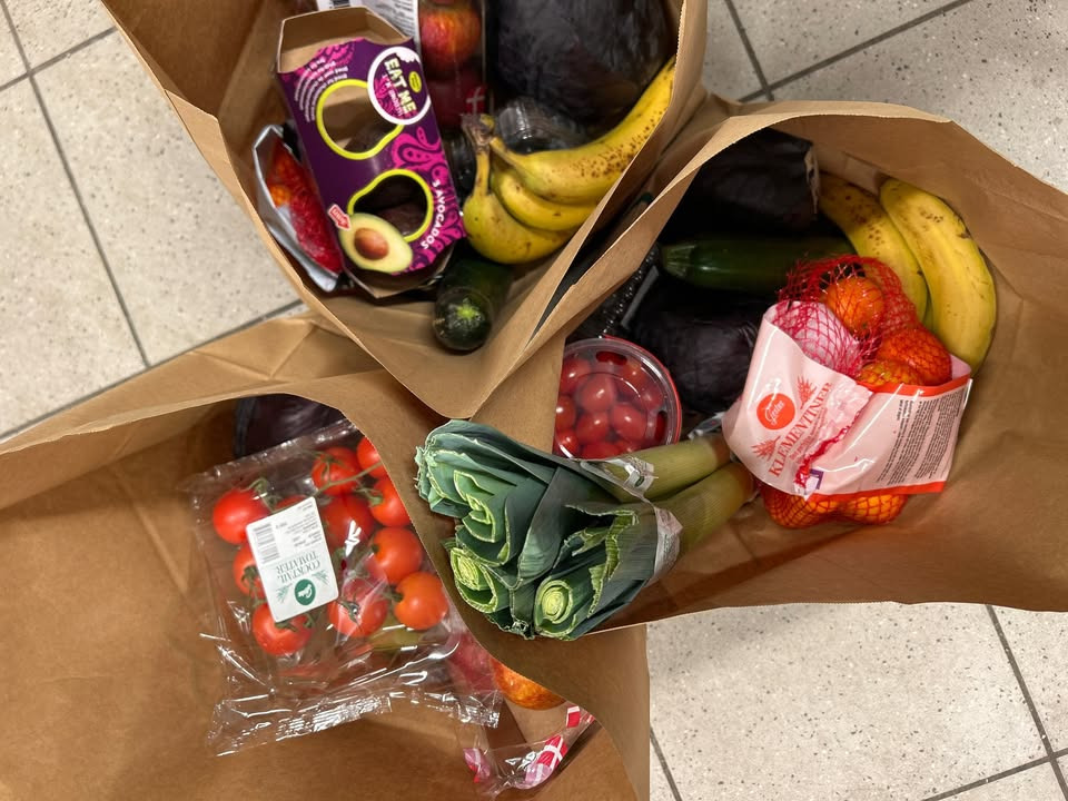 Min købmand i Asp bekæmper madspild med frugt og grønt poser til afhentning i dag