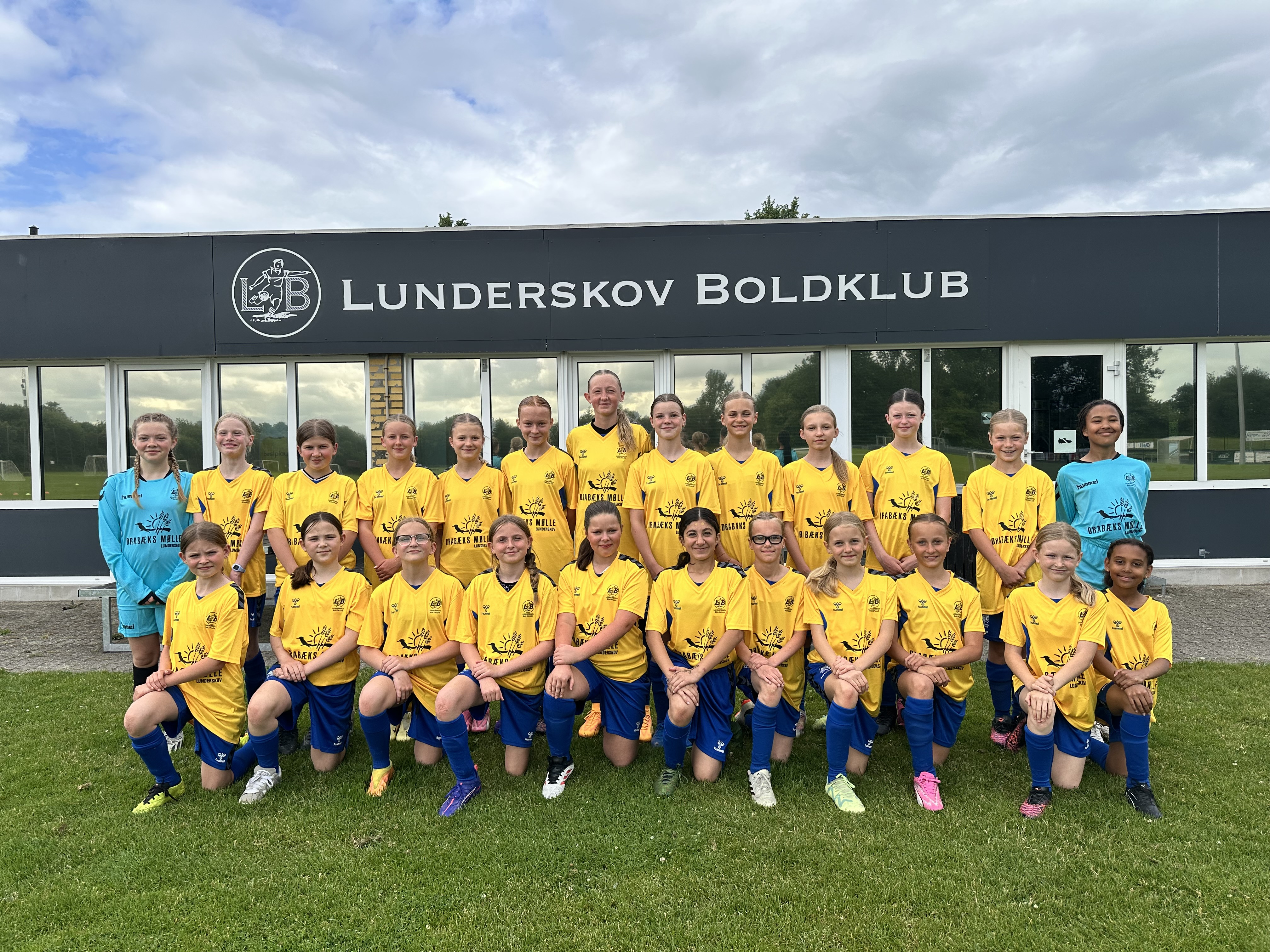 Lunderskovs piger kæmper sig til et point mod stærke modstandere