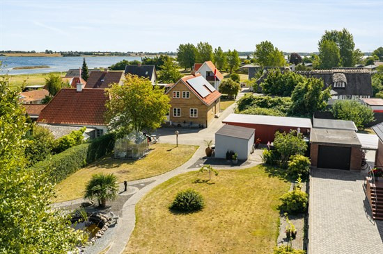 Syvstjernen 21 og 4 andre boliger er kommet til salg denne uge i Munkebo - se boligerne her.