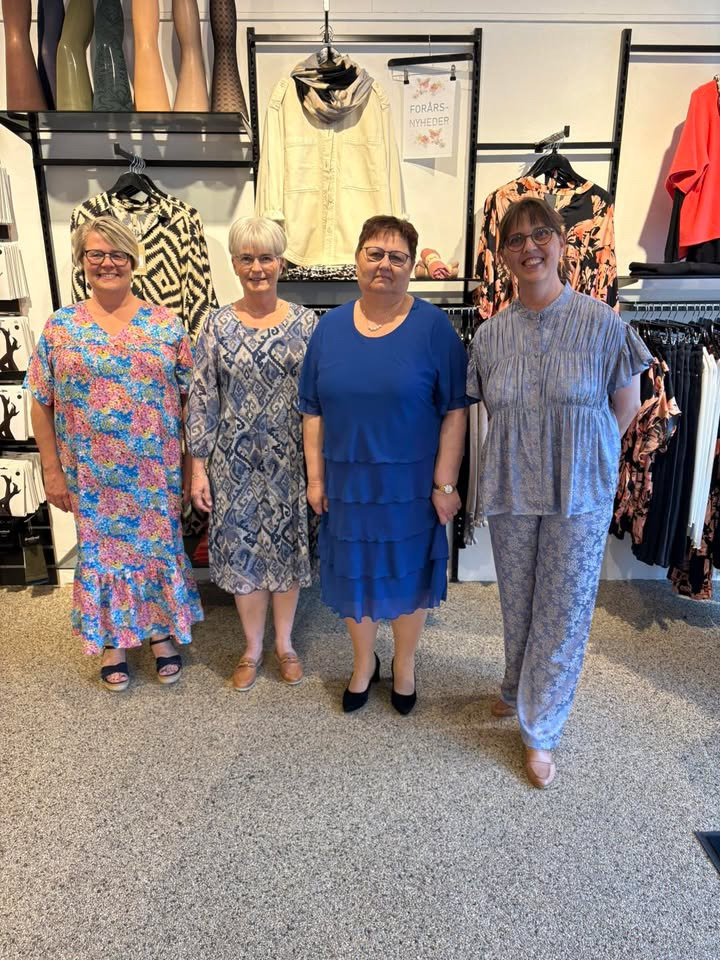 Garderoben takker deltagere og præsenterer billeder fra modeshows