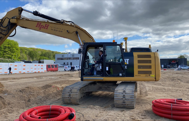 Første spadestik taget til nyt bilhus i Silkeborg 
