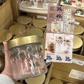 Rema1000 Gærumvej tilbyder værtindegaver med opbevaringsglas og LED-lys