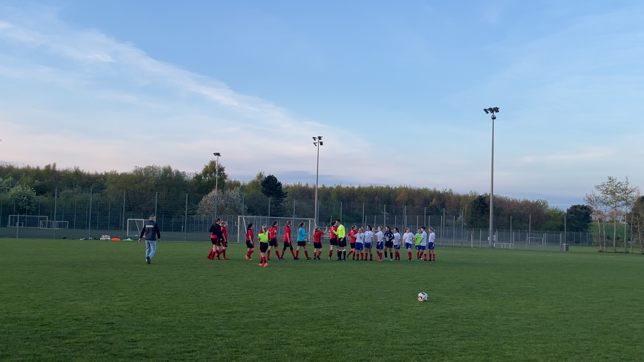 Lynge-Uggeløse IF fejrer fortjent sejr mod Herlev IF i intens hjemmebanekamp