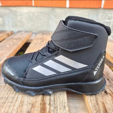 Sportigan Farsø sælger Adidas Terrex snow cw vinterstøvler til 500 kr