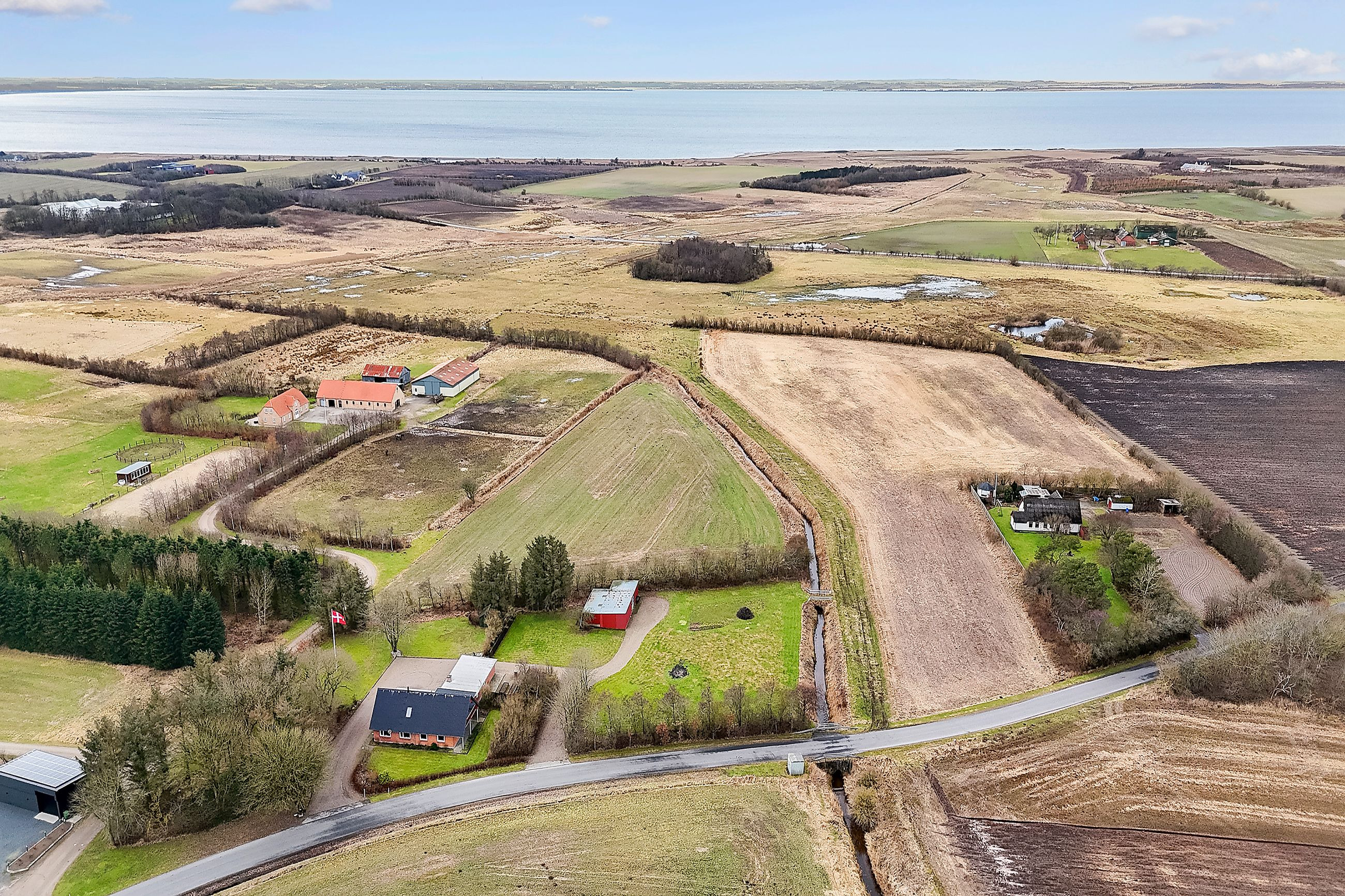 Landejendom med 4 ha jord, natur og masser af muligheder