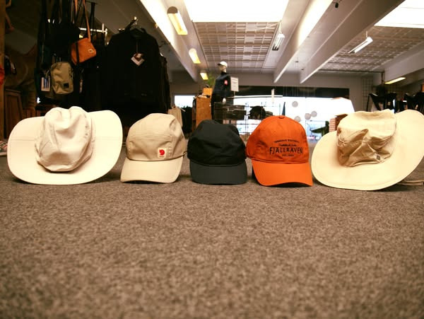 Thy Outdoor anbefaler solhatte til sommervejret fra Fjällräven og Columbia