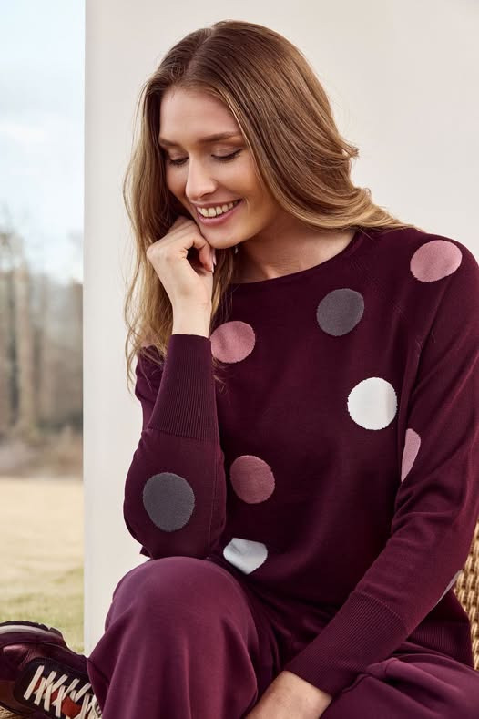 Skott Aalborg præsenterer ny bordeaux bluse fra Sunday