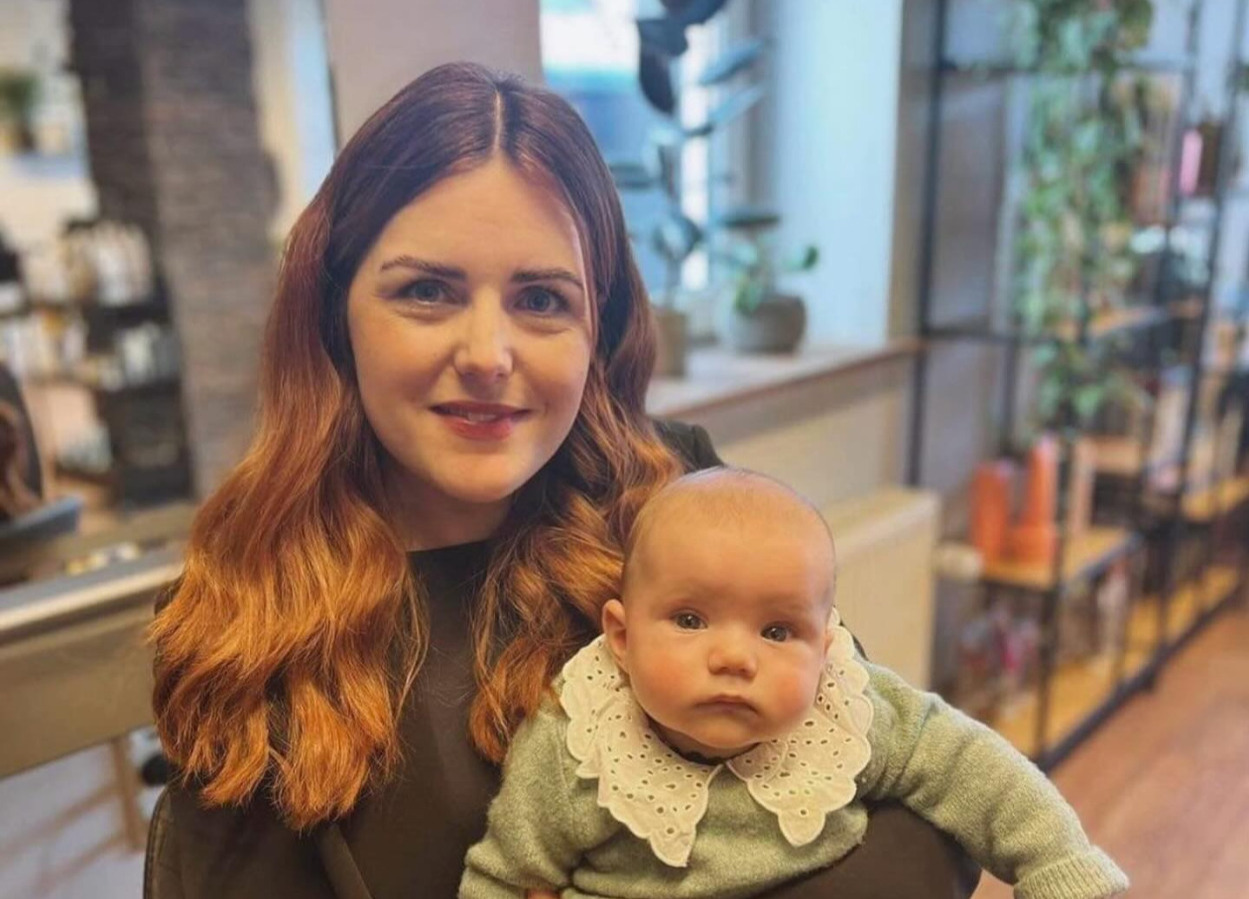 Laura vender snart tilbage fra barsel til Obitsø Frisørsalon i Borbjerg