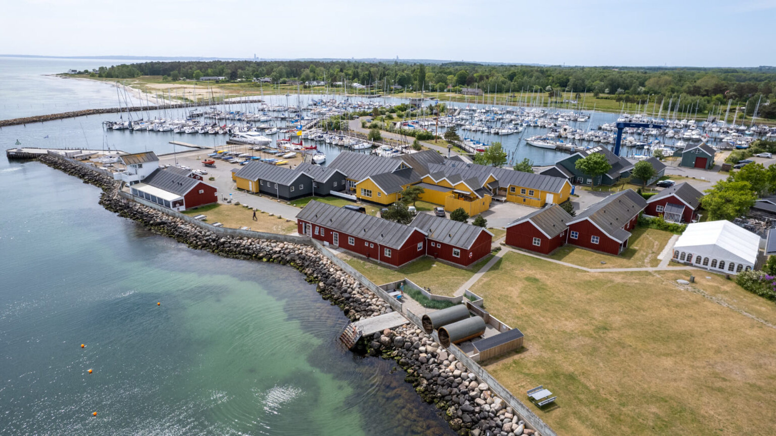 Musik, mad og havudsigt går hånd i hånd til Kaløvig Havnefestival