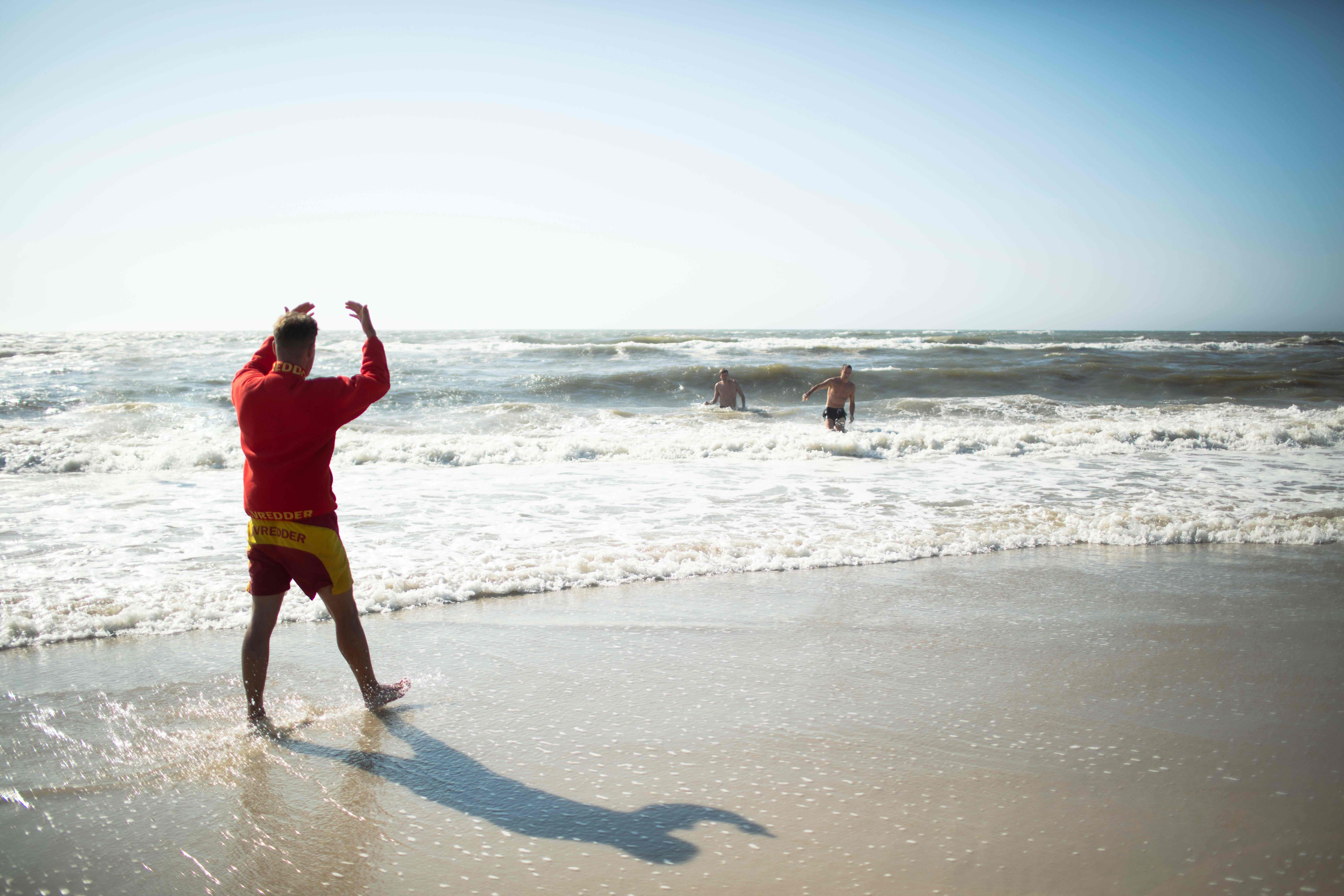 Efter flere alvorlige hændelser med badegæster: Sådan hjælper du en person i nød