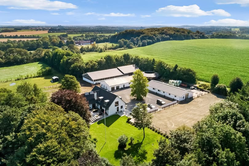 John Frandsen Herning præsenterer eksklusiv liebhaverejendom til hesteelskere i Hammerum