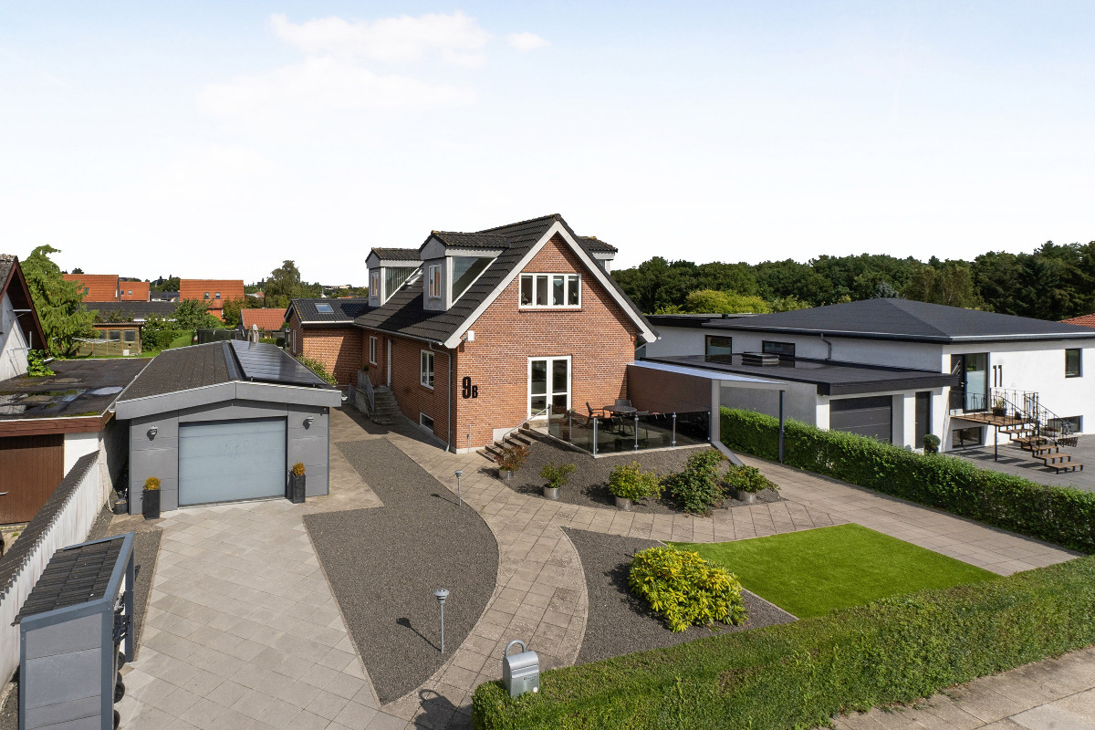 Lys og indflytningsklar familievilla på attraktiv beliggenhed