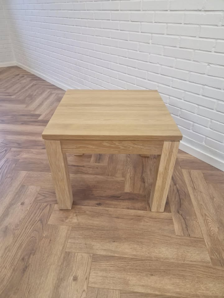 Hovelind Møbler tilbyder brugt sofabord i massivt egetræ til 900 kr.