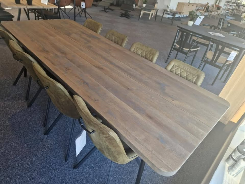 Hovelind Møbler annoncerer januarudsalg: Spar stort på eksklusivt plankebord og sofabord